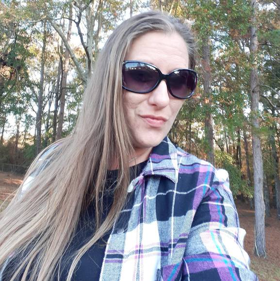 Meet your Posher, Angie - Picture 1 of 1